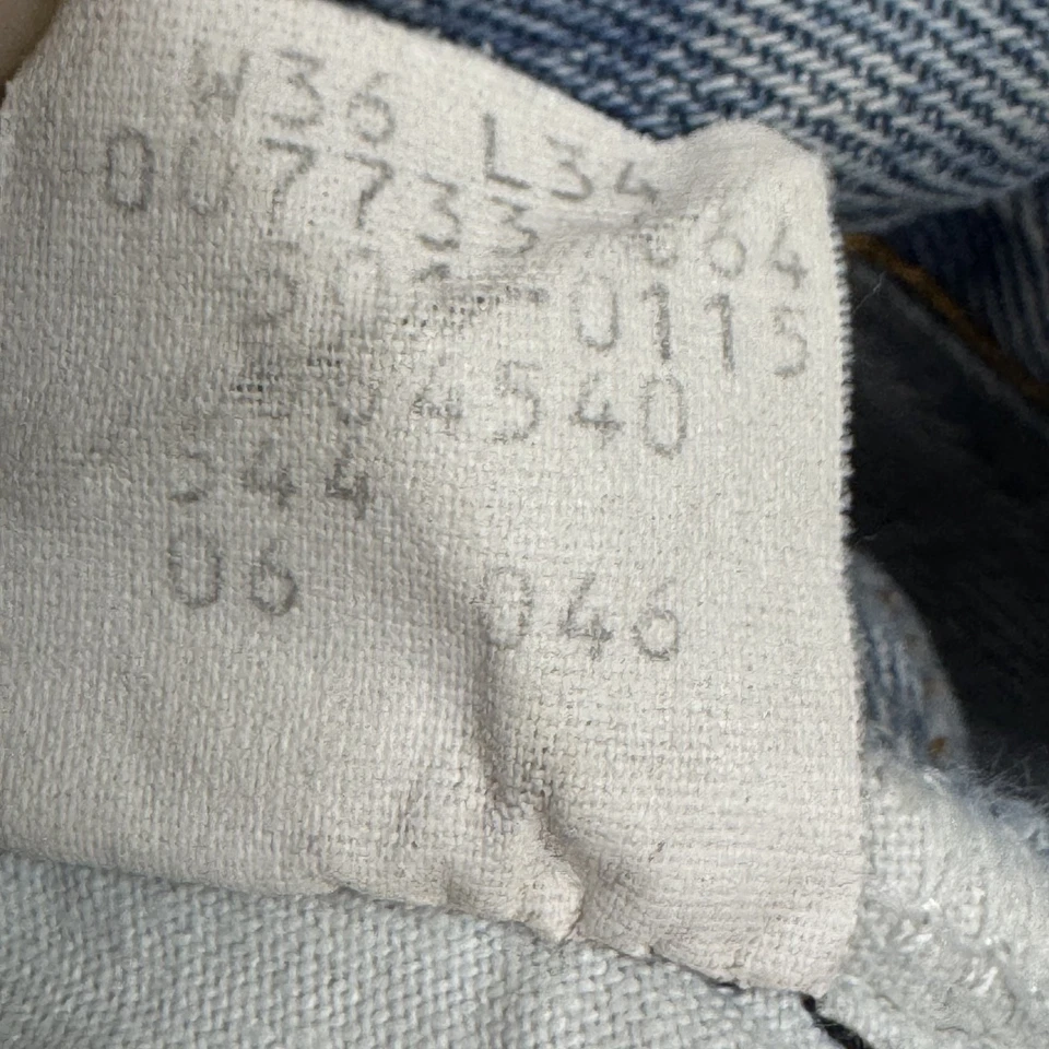 Pantalones Cortos De Colección Levis 501 Corte Mujer 34 Azul Años 80 Denim Desteñido Cheeky Daisy Duke Foto 4 de 4