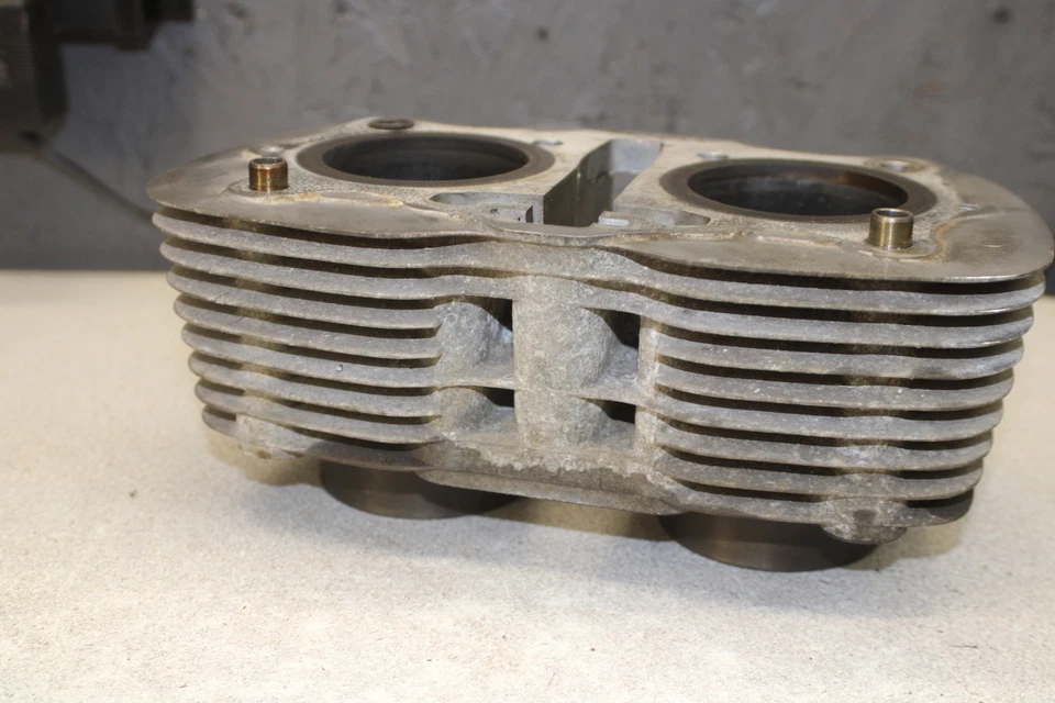 Верхние цилиндры двигателя 1973 Honda CL350 7711.TO - Изображение 2 из 4