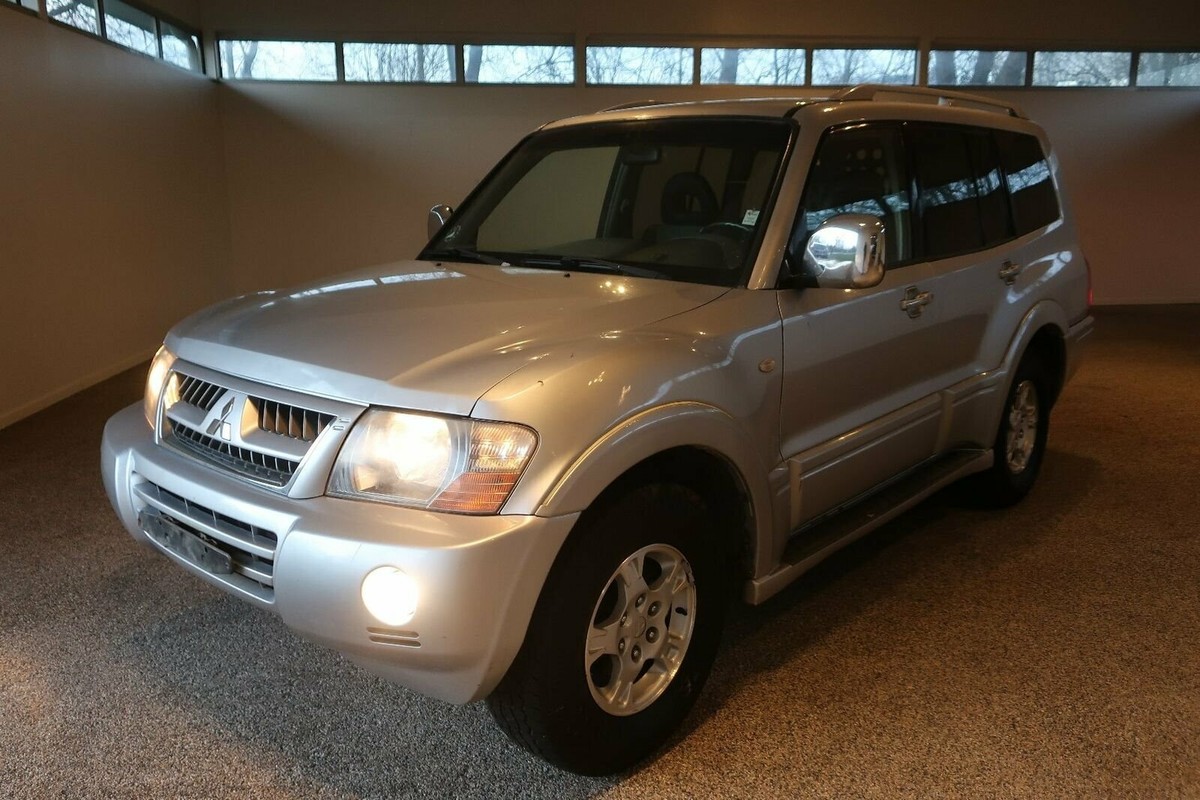 Mitsubishi pajero v75