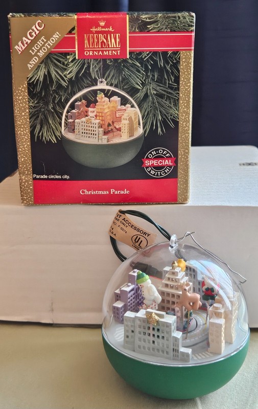 Hallmark Keepsake Ornament Christmas Parade City Magic 1992 NOT TESTED