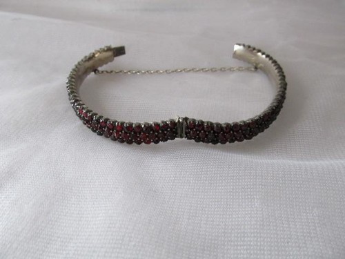 Estate Vintage-Antique Three Row Victorian Rose-Cut Bohemian Garnet Bracelet - Picture 4 of 9