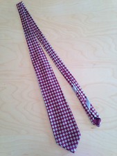 Mens Valentino Cravate Red Diamond Pattern Silk Tie-57"L x 3.75"W-Italy Made
