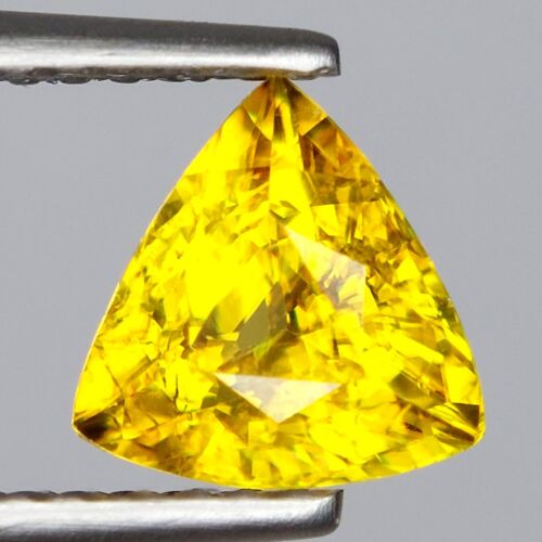 1.20Cts SPLENDID TRILLION SHAPE NATURAL SPHENE TITANITE LOOSE GEMSTONE - Picture 3 of 5