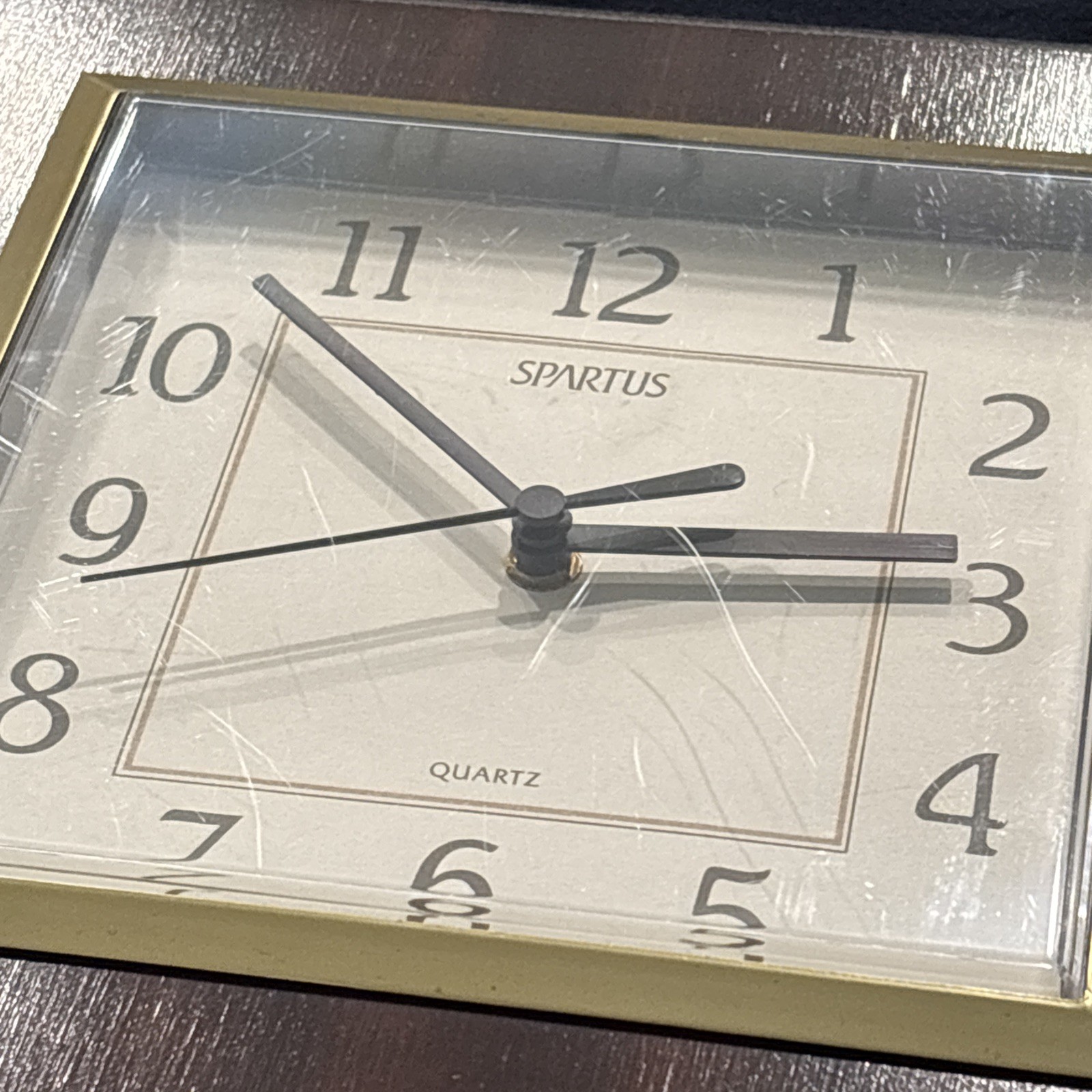 Vintage Spartus Hanging Wall Clock Battery Quartz Movement Wood Grain Retro