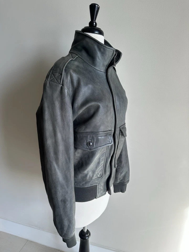 Chaqueta bomber de cuero Banana Republic de colección para hombre. Talla M. Cuero de alta calidad. Fotos. Foto 4 de 4
