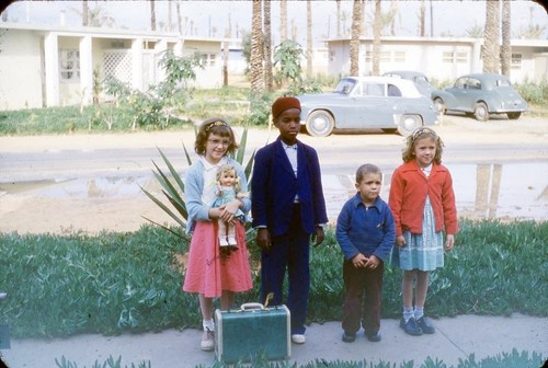 Diapositiva vintage 35 mm NIÑOS QUE VIVEN EN WHEELUS BASE AÉREA TRÍPOLI LIBIA 1952 2