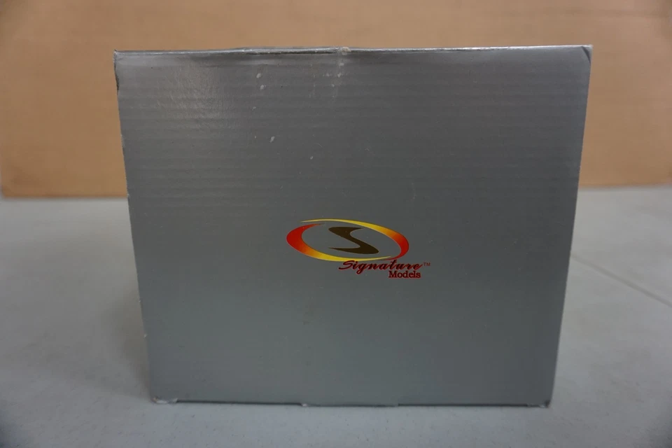 1/18 Signature Models 1934 Duesenburg Black and Green (14297) New open box - Image 4 of 4