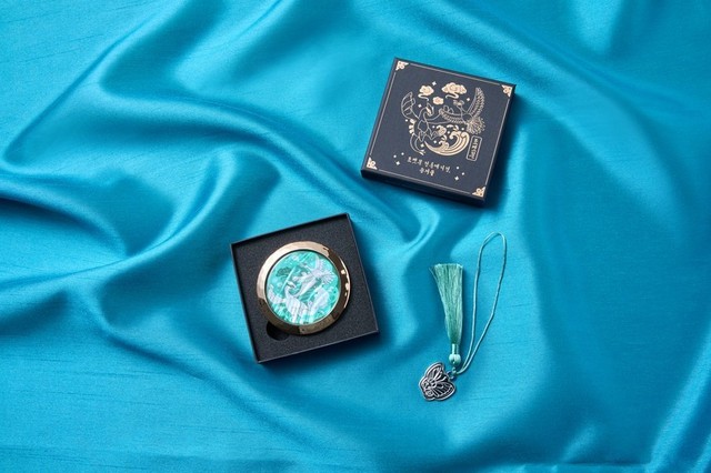 Official Pokemon Store Korea Authentic Traditional Edition Hand Mirror