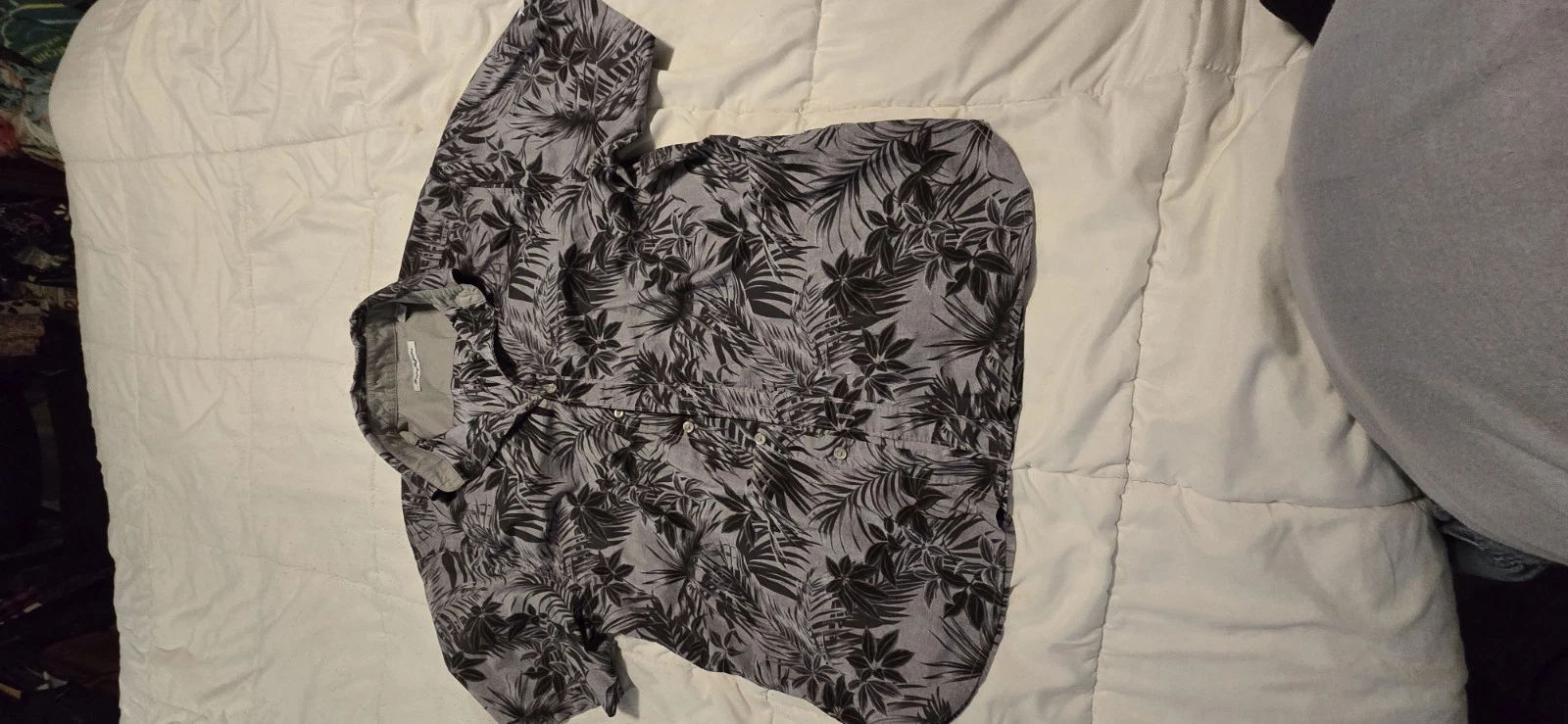Tommy Bahama Mens Medium Button-Up Hawaiian Shirt Black And Gray