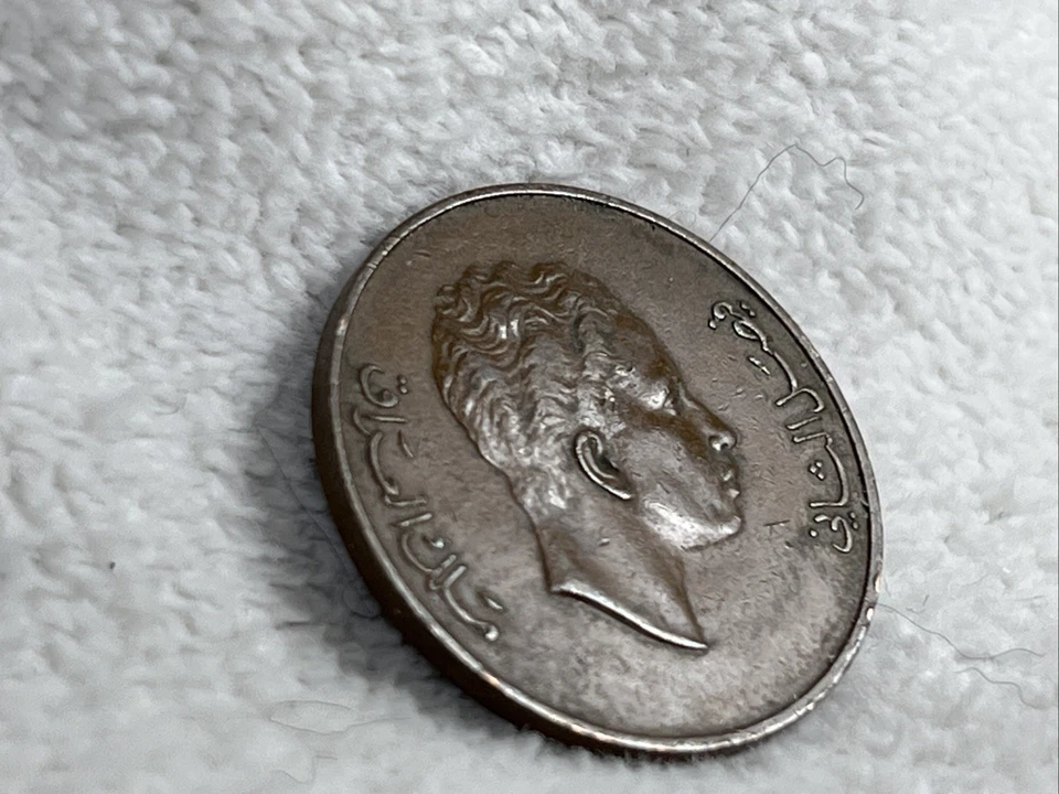 1953 Iraq 2 Fils King Faisal II – Low Mintage 500,000 – High Grade RARE. #E1089 - Image 3 of 4