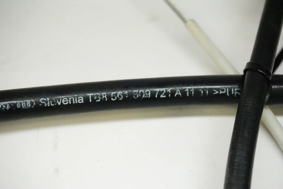 Cable de freno de estacionamiento manual Volkswagen Passat 2012-2019 561609721A Foto 3 de 3