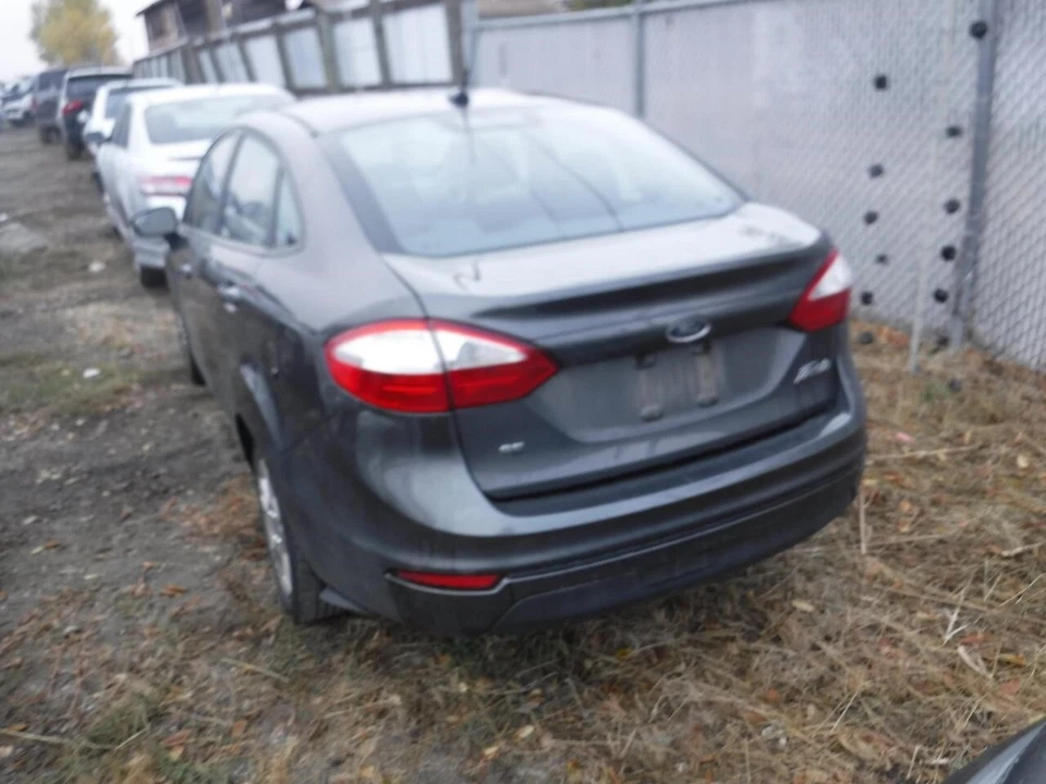 Antena usada compatible con: Ford Fiesta 2016 grado A Foto 3 de 4