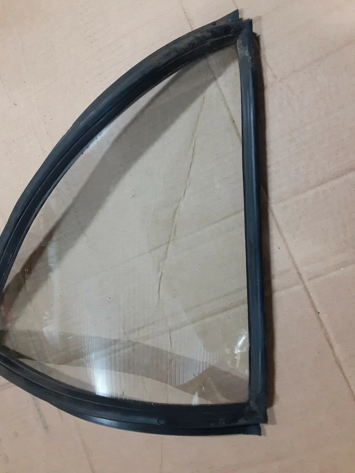 Studebaker 1952 techo rígido Champion & Commander ventana trasera derecha Foto 2 de 4