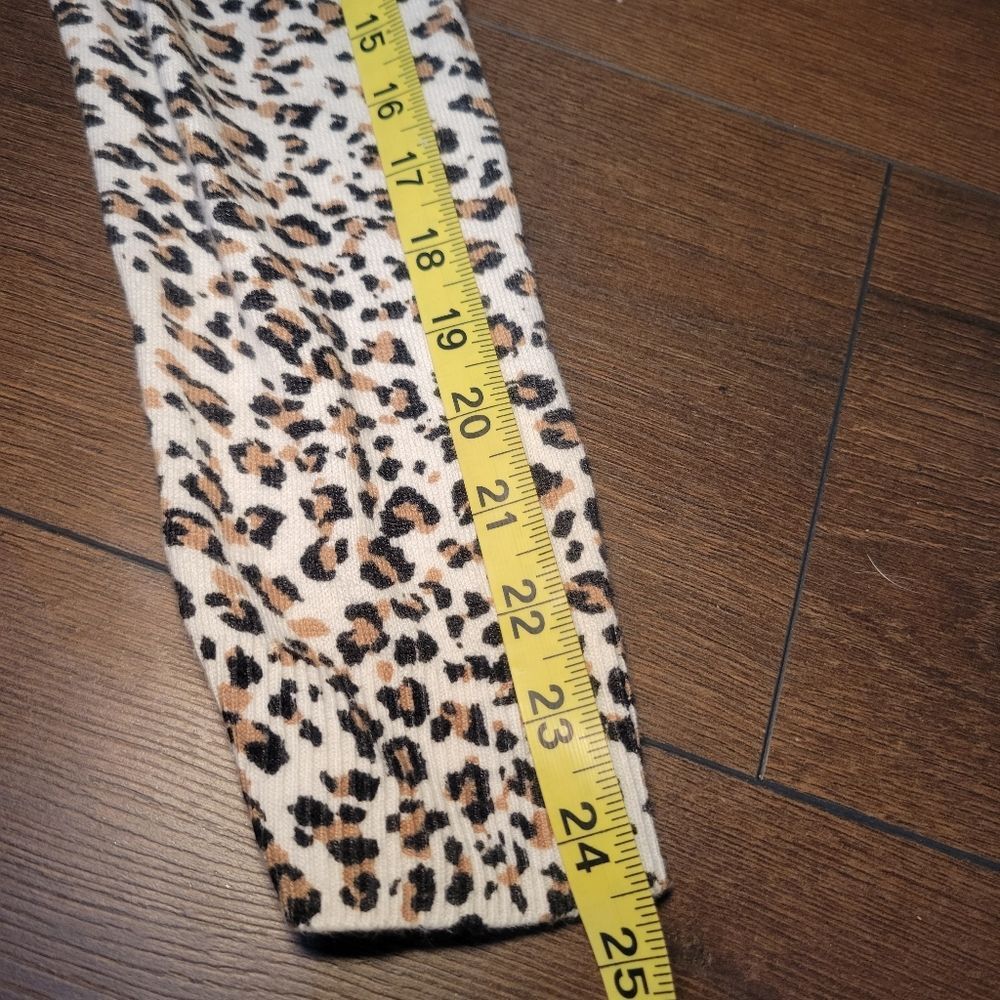 Amazon Essentials Leopard Print V-neck Pullover S… - image 9