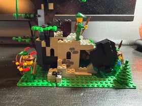 LEGO 6066 Castle Forestmen CAMOUFLAGED OUTPOST Near Complete With Manual *READ*