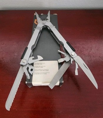  COLLECTIBLE GERBER MP600 STAINLESS U.S.A MULTI-TOOL. GREAT CONDITION. W/ BOX