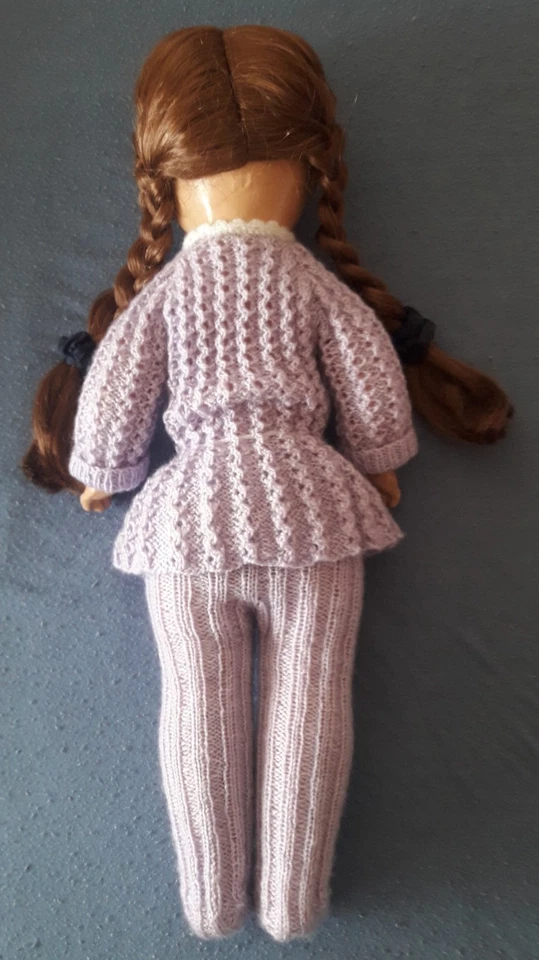 Puppe aus Plastik, lange braune Zöpfe, ca 46 cm groß von H. J. - Bild 2 von 3