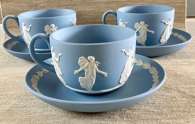 Drei schöne Wedgwood blaue Jasperware Tanzstunden Tassen & Untertassen