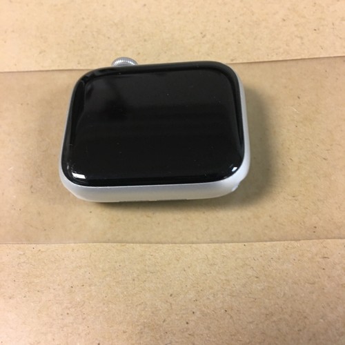 Apple Watch Series 6 44mm Silver Aluminum Case with White Sport Band (GPS +... - 第 4/6 張圖片