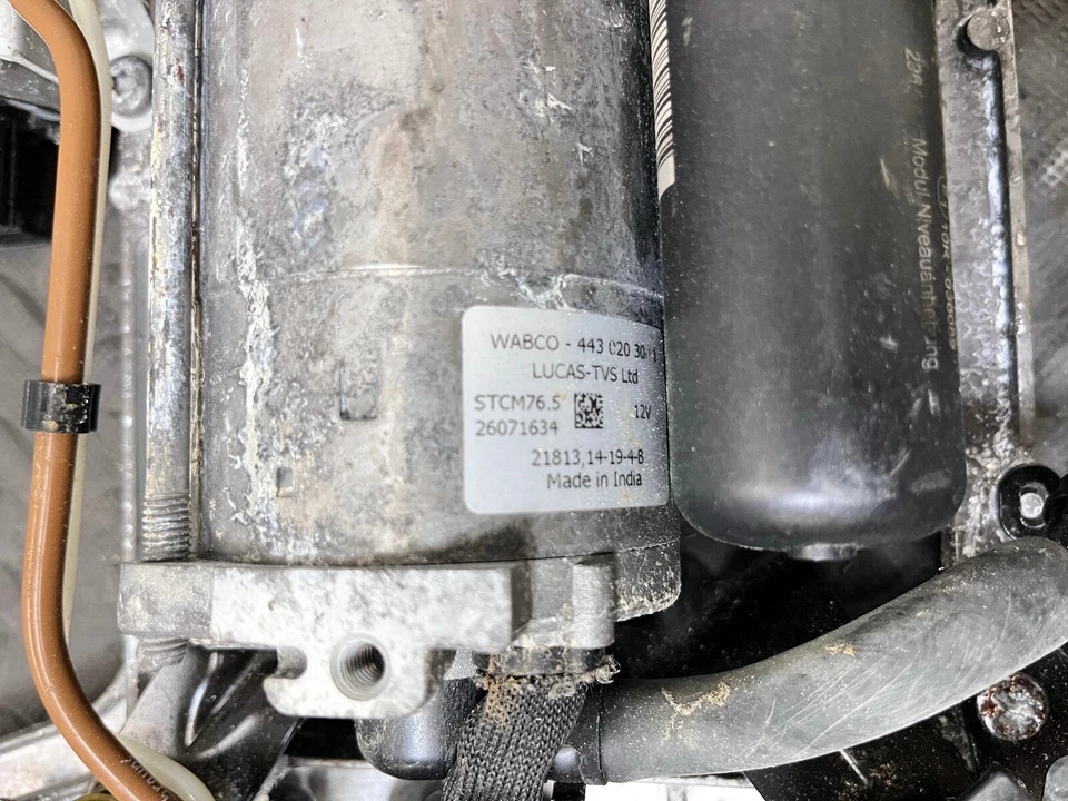 COMPRESOR DE SUSPENSIÓN DINÁMICA BENTLEY CONTINENTAL GT 19-24 CON MÓDULO DE CONTROL OEM Foto 4 de 4