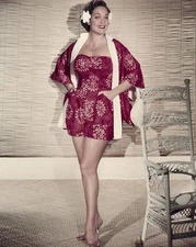 Leggy DOROTHY LAMOUR Photo (184-E )