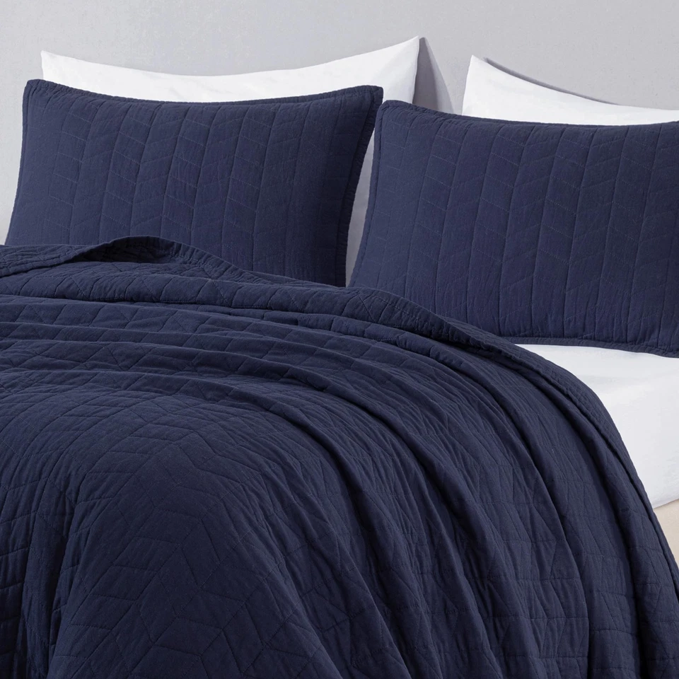 Madrid 3-Piece Vintage Washed Solid Cotton Quilt and Shams Set (King, Navy) - Image 2 of 4