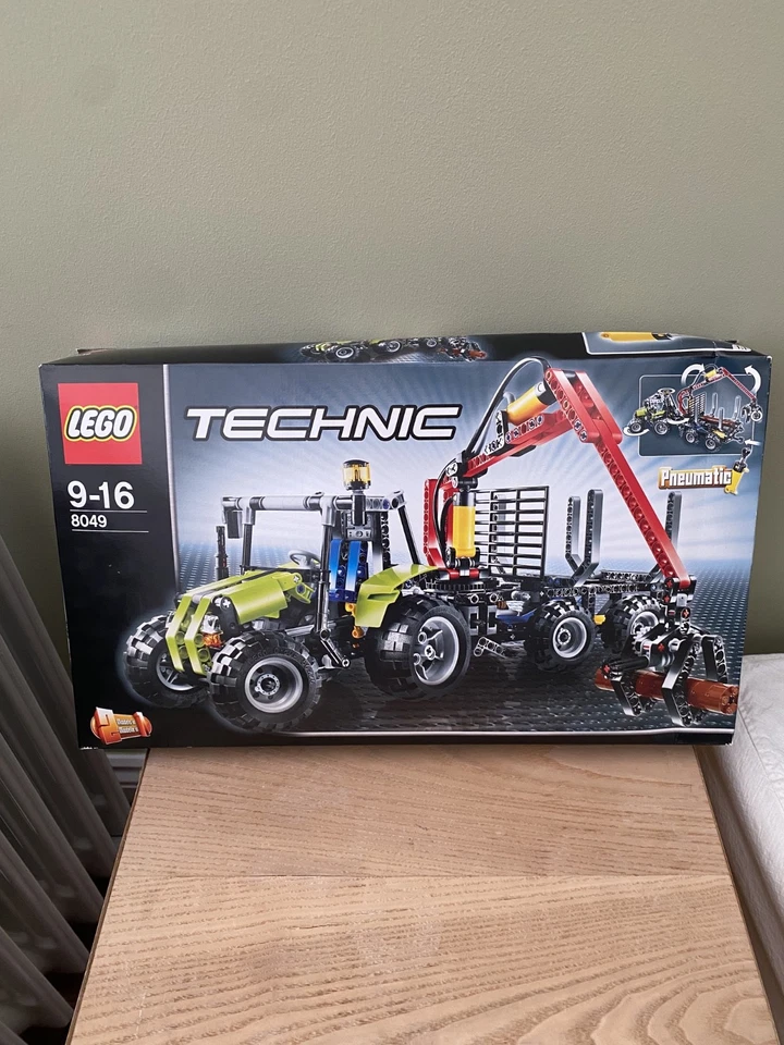 LEGO Technic 8049 Tractor with Log Loader, photo 1 of 5