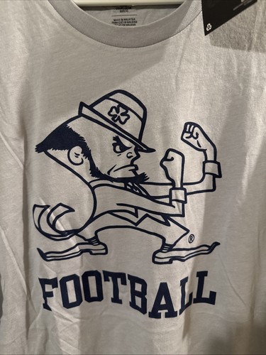 CAMISETA DE FÚTBOL UNDER ARMOUR NOTRE DAME EMITIDA POR EL EQUIPO NUEVA CON ETIQUETAS XL - Imagen 2 de 3