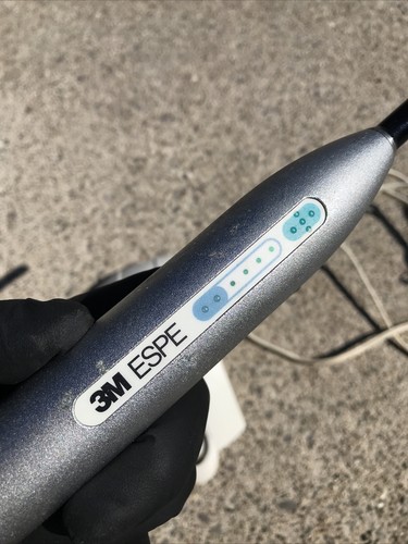 3M ESPE Elipar Freelight Curing Light W Charger - Picture 4 of 10