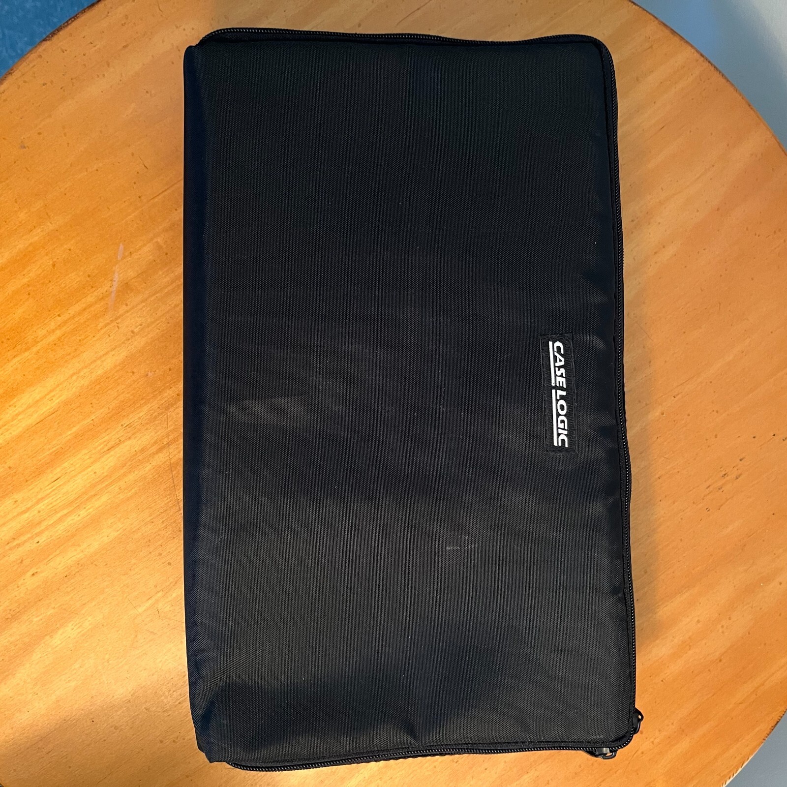 Case Logic Cassette Tape Carrying Case Black Holds 30 Boxed with Strap