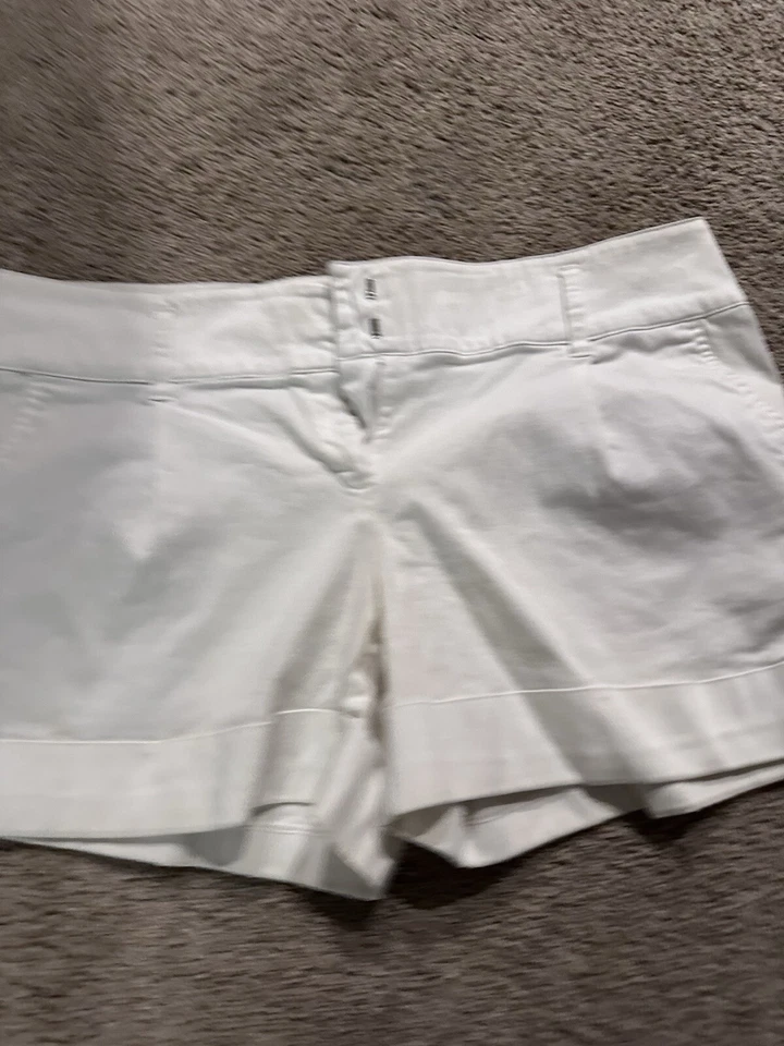 Pantalones cortos chinos plisados Metro 7 para mujer ~ talla 14 ~ blancos ~ ins. 4" ~ Puños ~ Usado en Excelente Condición Foto 3 de 4