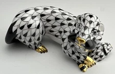 🦋 HEREND MINT Otter W/ Fish Black Fishnet Figurine ($480 Retail)