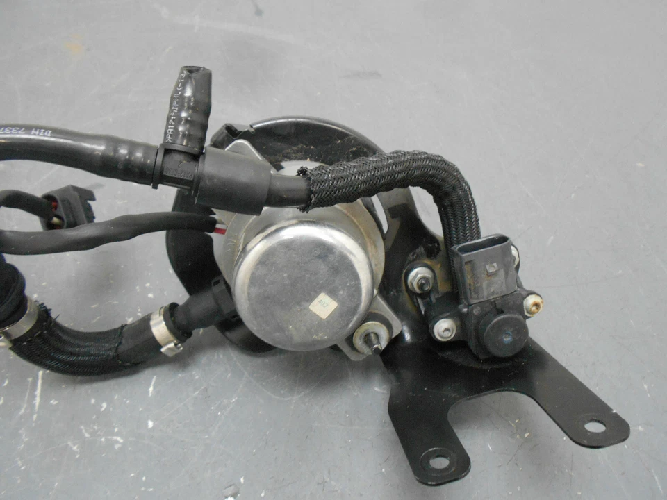 2006 06 07 08 09 10 BMW M5 E60 E63 E64 bomba de vacío 6769029 #3246 H6 Foto 3 de 4