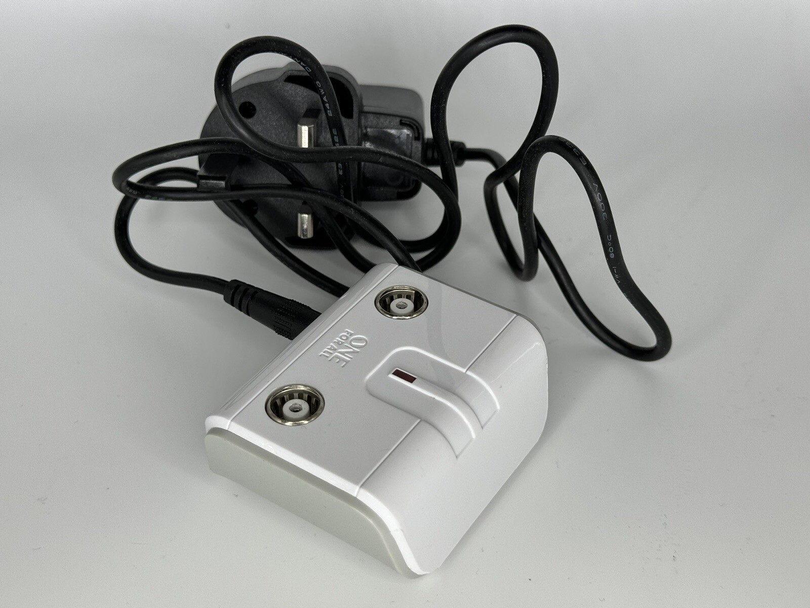 One for All TV Signal Booster, 2 Way (SV9602), OPEN BOX RETURN