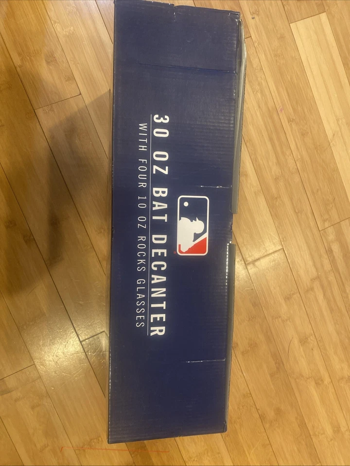 Seattle Mariners 30oz Bat Decanter WITH 4 10oz Rock Glasses Set New In Box - Image 2 of 4