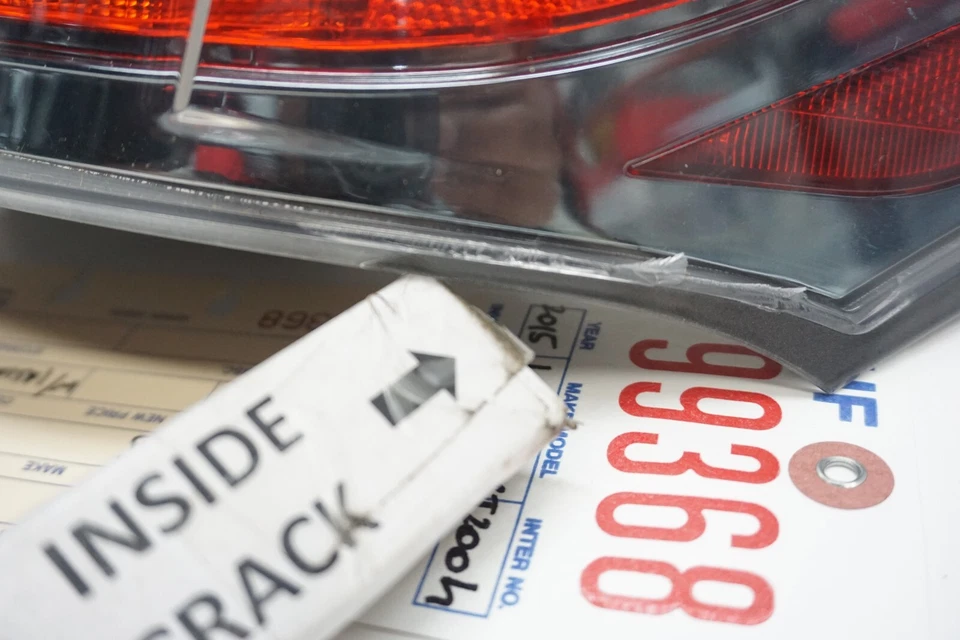 con grieta interior LEXUS CT200h CT 200H LUZ TRASERA LED DERECHA OEM UF99368 Foto 4 de 4