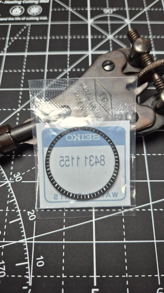 Seiko Skx007 Genuine chapter ring part # 8431 1155 - Image 2 of 2