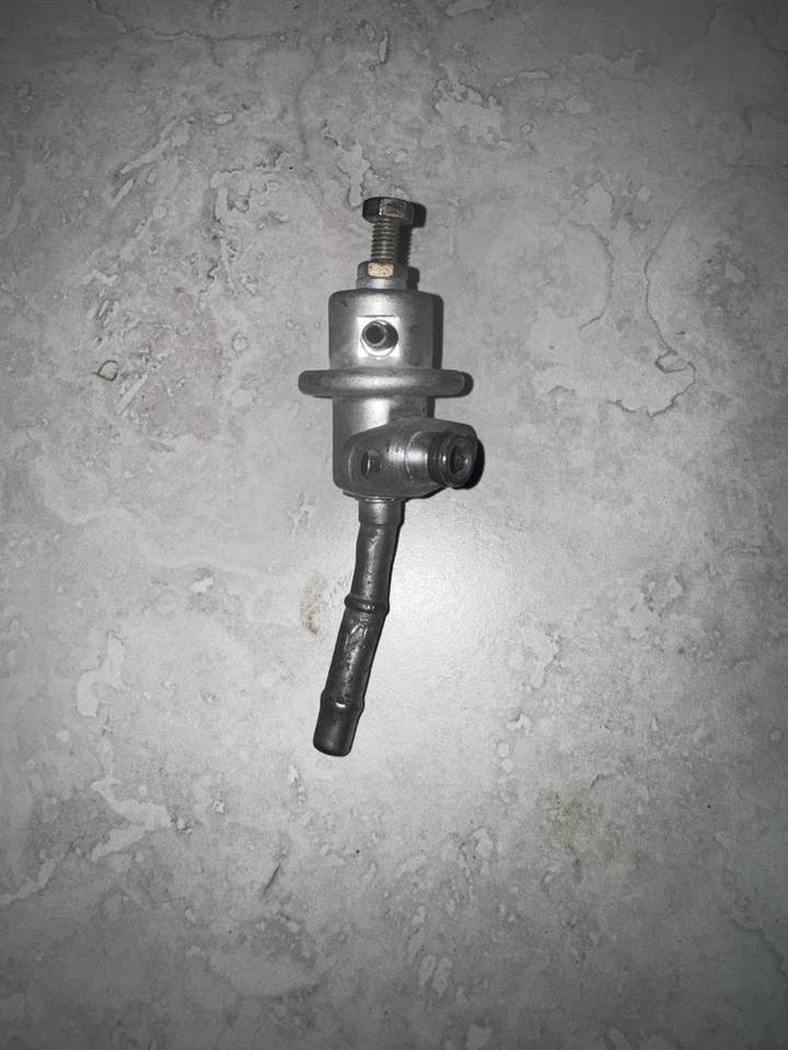 Regulador de presión de combustible ajustable universal NISMO 8mm 22670-RR710 GTR 200SX Foto 4 de 4