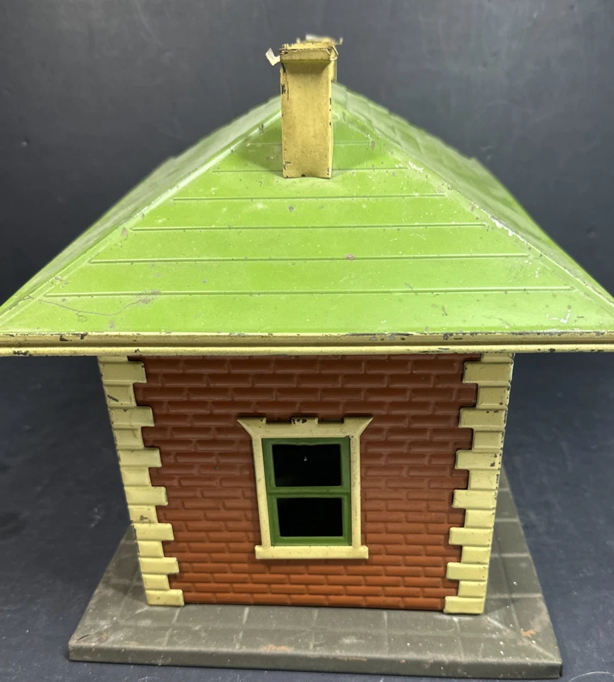 Lionel # 122 Prewar Standard Gauge Metal Train Station Good condition - Image 3 of 4