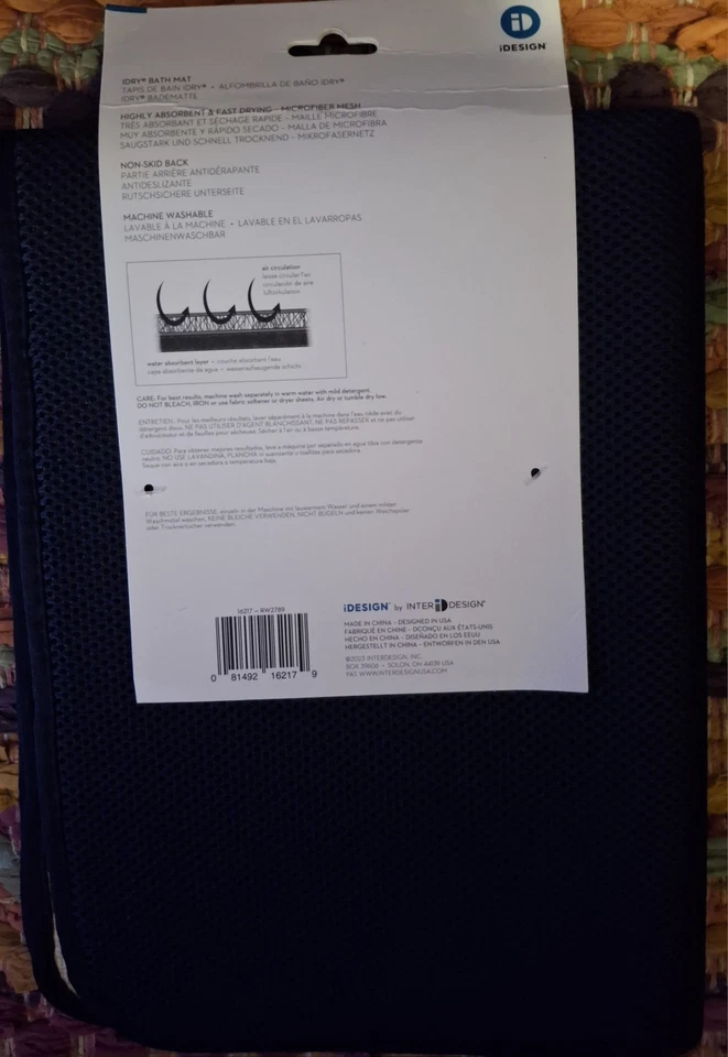 Alfombra de baño iDesign Interdry 24" x 18" azul marino microfibra poliéster 16217 Foto 3 de 4