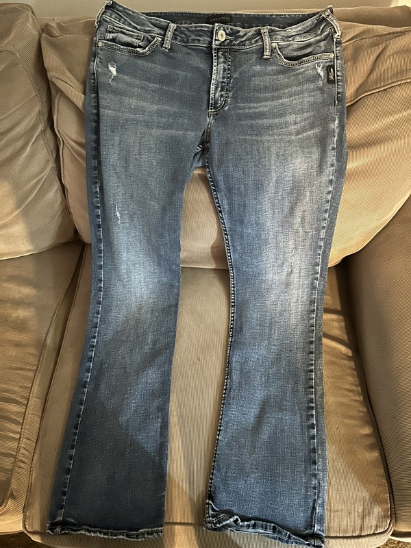 Silver Jeans Co ~ (W34x L31)~ Elyse Slim Boot ~ Used in Great Shape