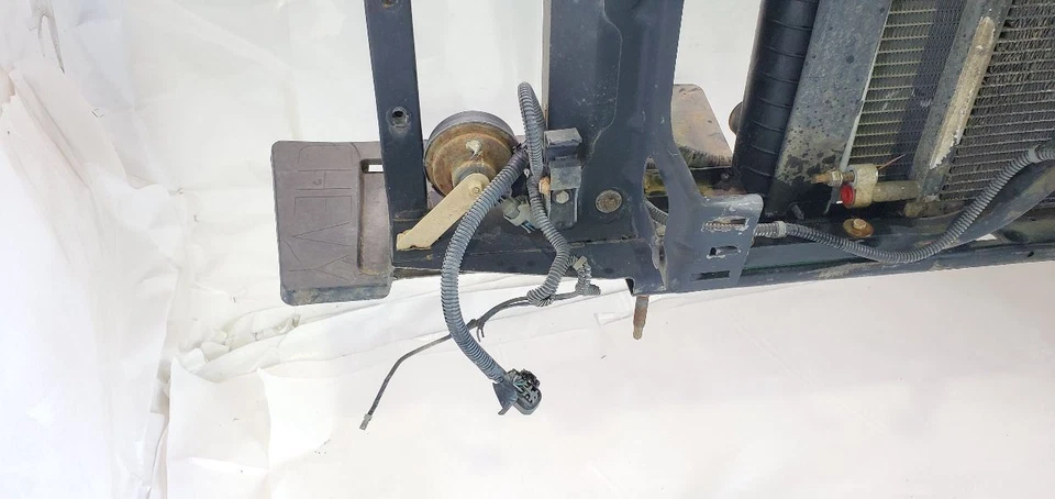 Chevrolet Silverado 1500 2010 2013 OEM radiador cargado con refrigeración 5,3 L Foto 4 de 4