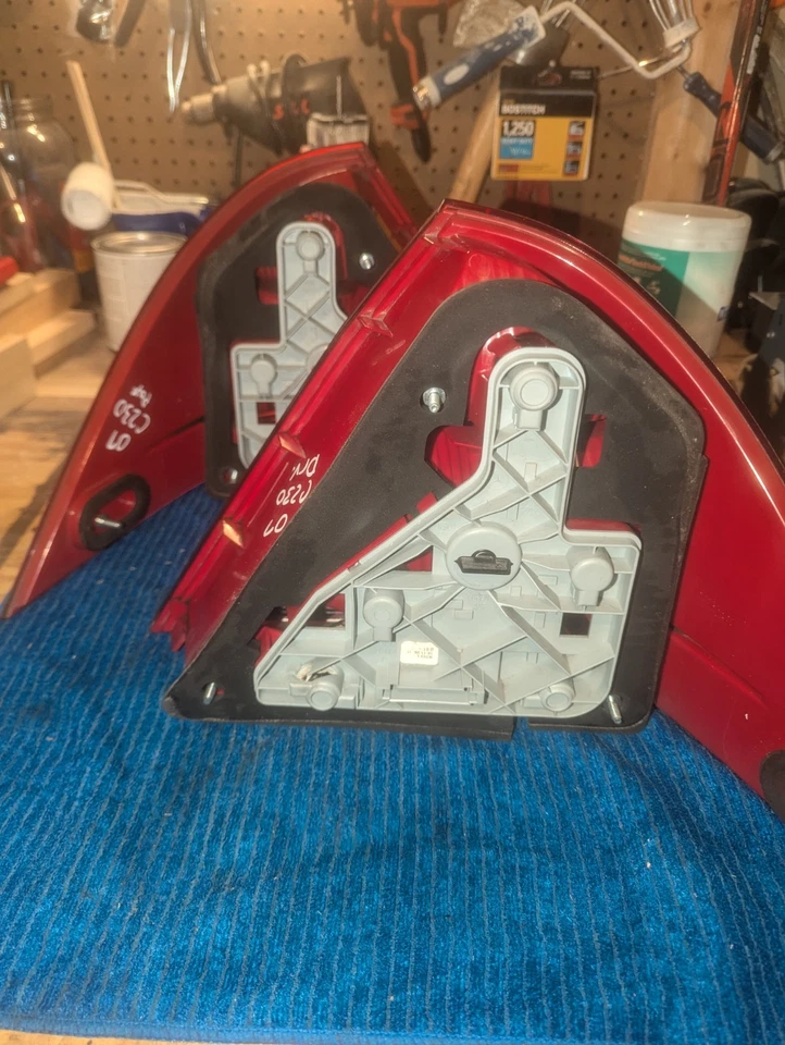 Par de luces traseras conductor y pasajero Mercedes-Benz W203 C230 C280 C350 2005-07 Foto 4 de 4