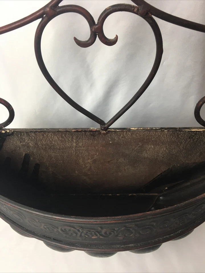Cesta colgante de pared vintage de metal marrón con diseño de corazón decoración de pared de 17" de alto Foto 4 de 4