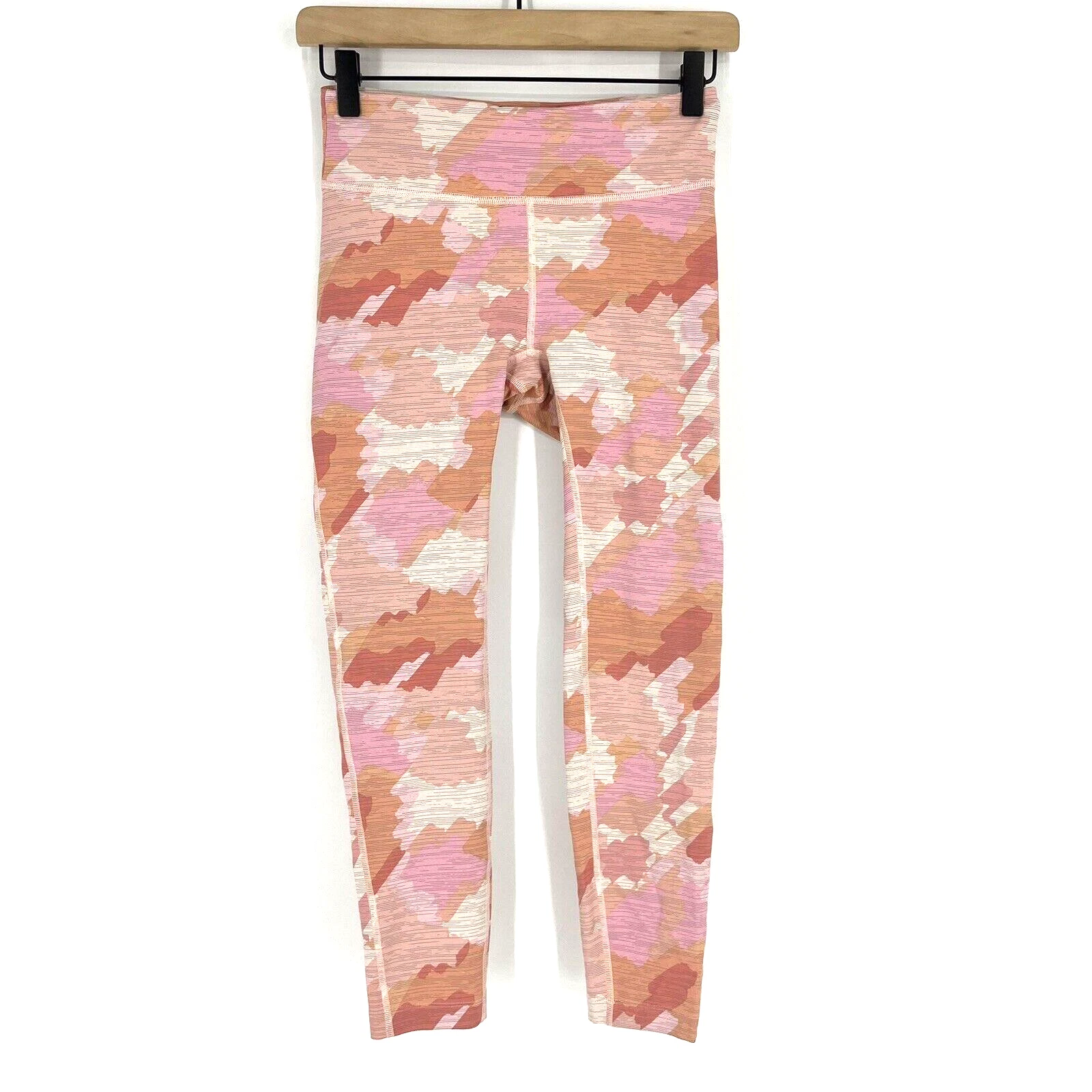 Outdoor Voices Leggings Size Small Womens Pink Orange Stripe Camo Crop Stretch
Opens in a new window