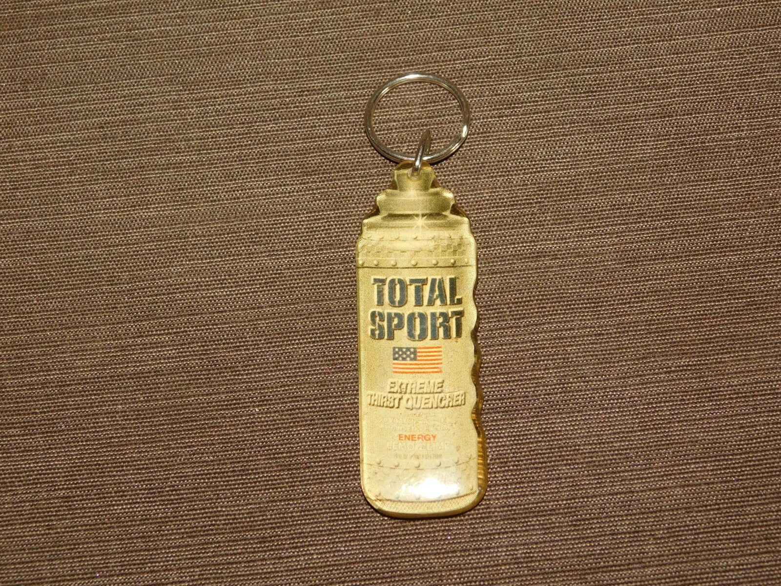 VINTAGE OLD CAR KEY CHAIN PLASTIC TOTAL SPORT THIRST QUENCHER ENERGY DRINK