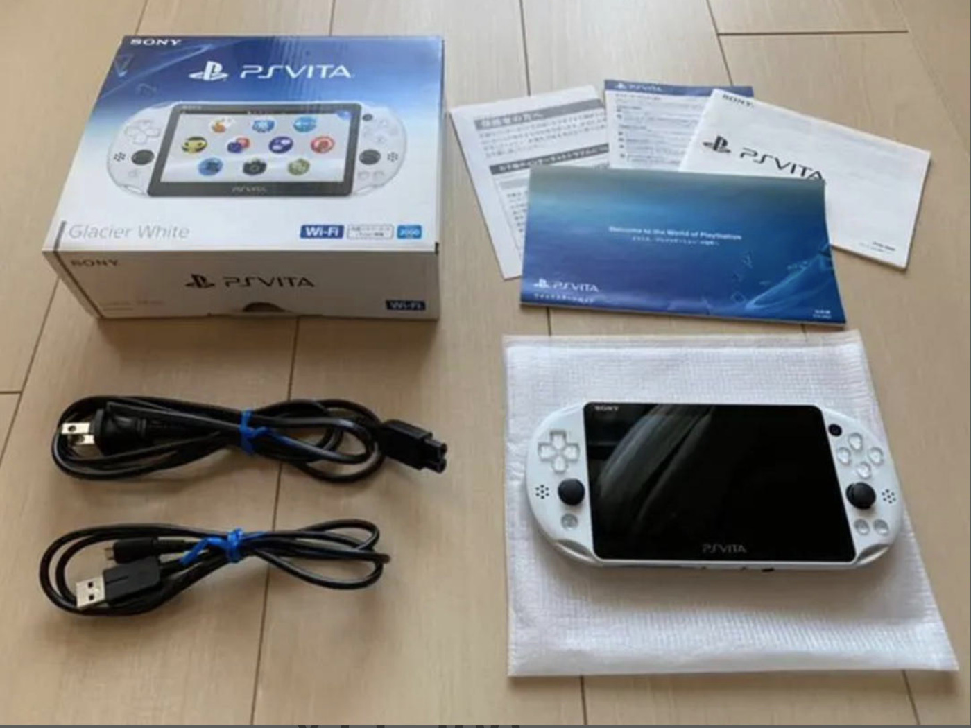 PS Vita PCH-2000 Glacier White Sony PlayStation Accessary Complete