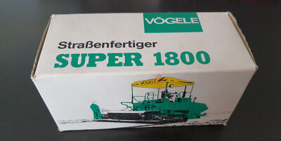 Straßenfertiger Super 1800 Vögele - NZG-Model in Originalverpackung, unbespielt