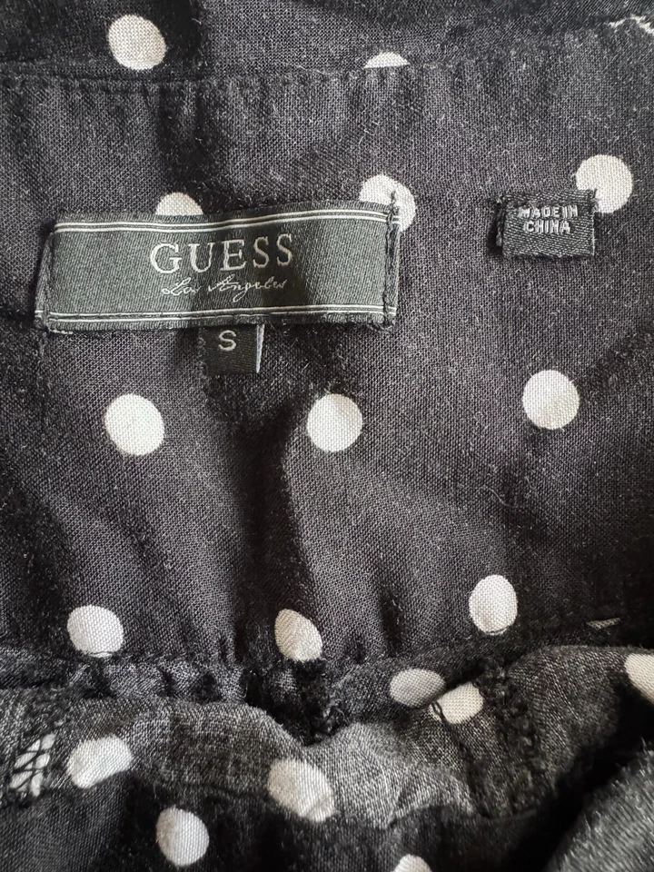 Pantalones cortos para mujer Guess Los Angeles negros a lunares talla pequeña Foto 3 de 4