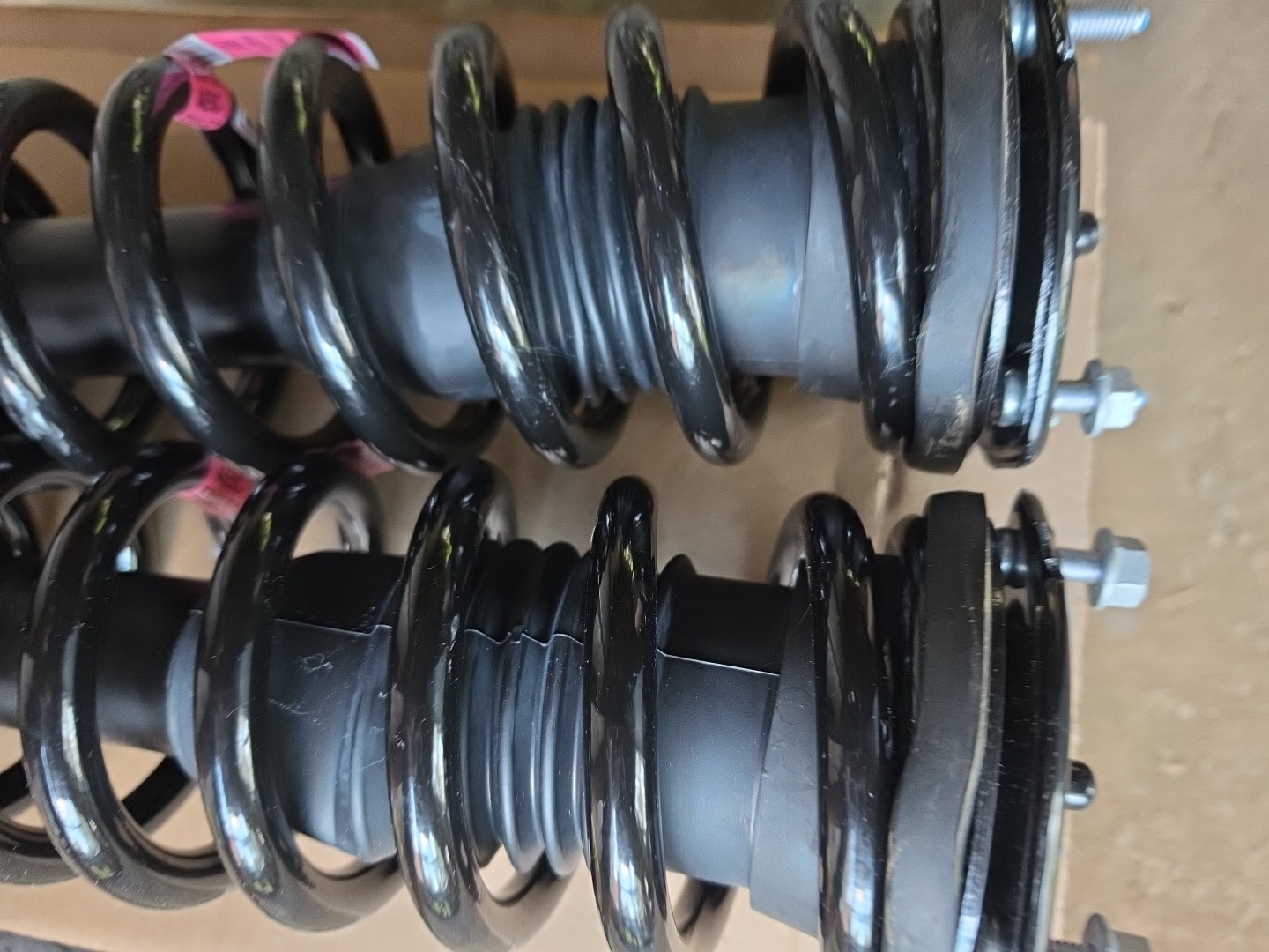 GU2J-18A092-AKB Front Strut Pair 